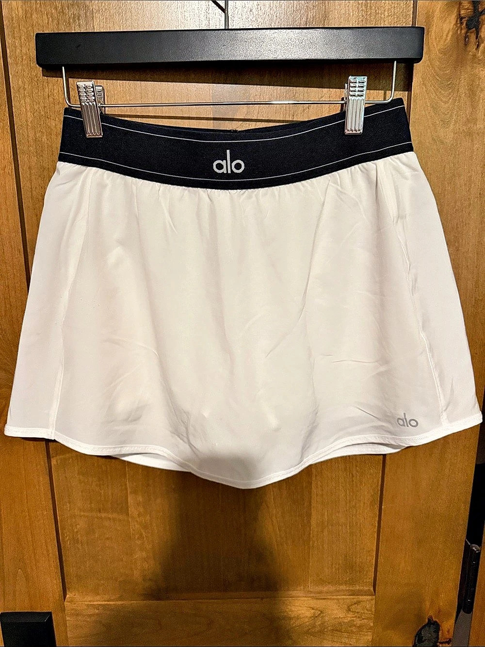 Alo Athletic Shorts White & Black Size Medium